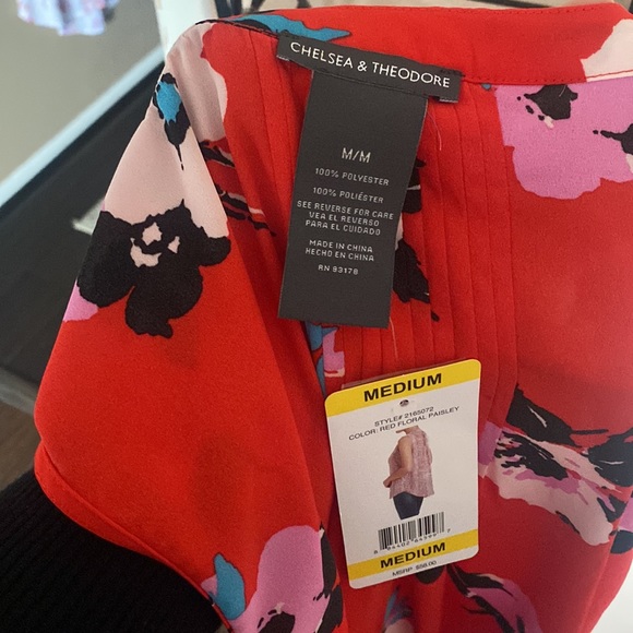 Chelsea and Theodore~ women’s medium floral blouse. - Picture 3 of 3